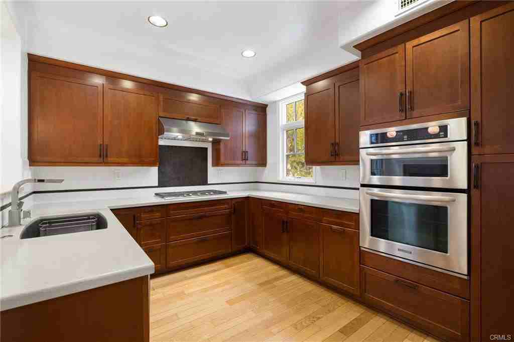 2580 Bungalow Pl - Photo 2 of 8