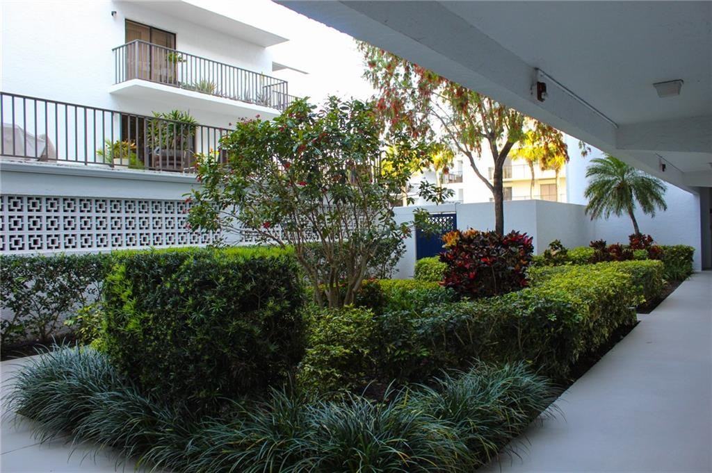 1616 Ocean Dr ##104 - Photo 3 of 35