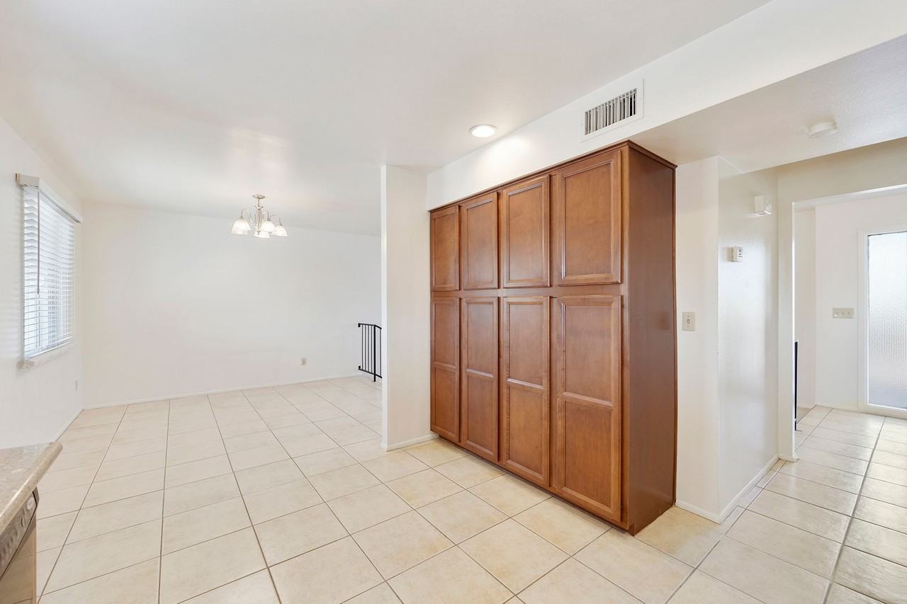 8743 E Berridge Ln - Photo 2 of 32