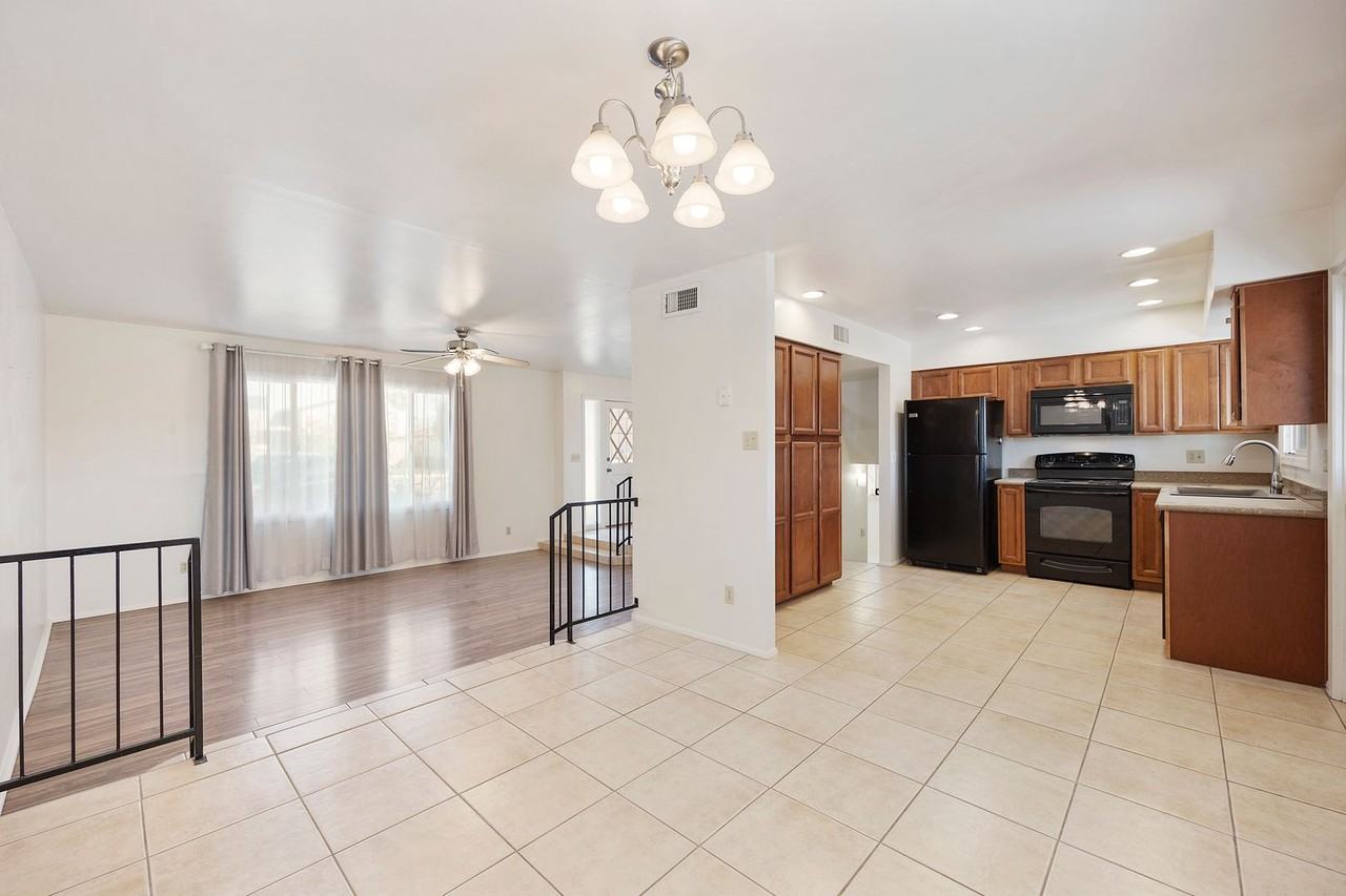 8743 E Berridge Ln - Photo 3 of 32