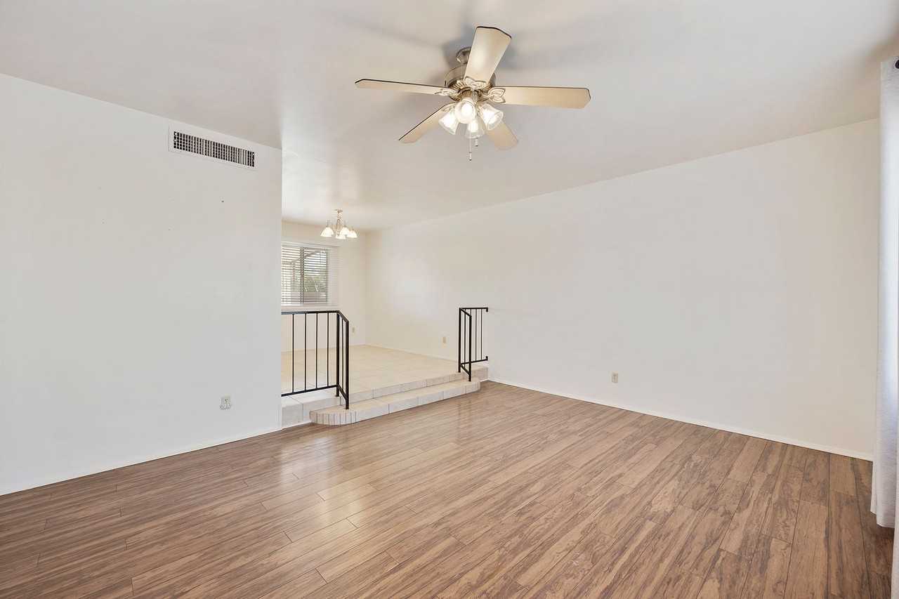 8743 E Berridge Ln - Photo 5 of 32