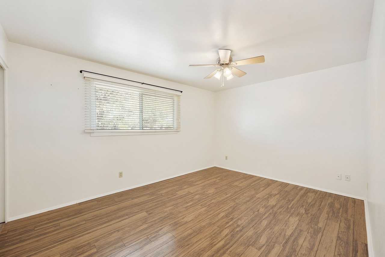 8743 E Berridge Ln - Photo 6 of 32