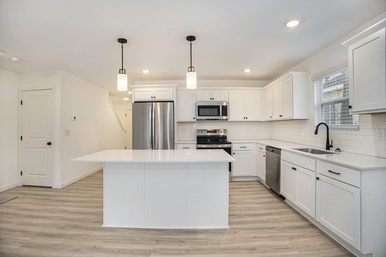 912 E Isabella Ave - Photo 3 of 25