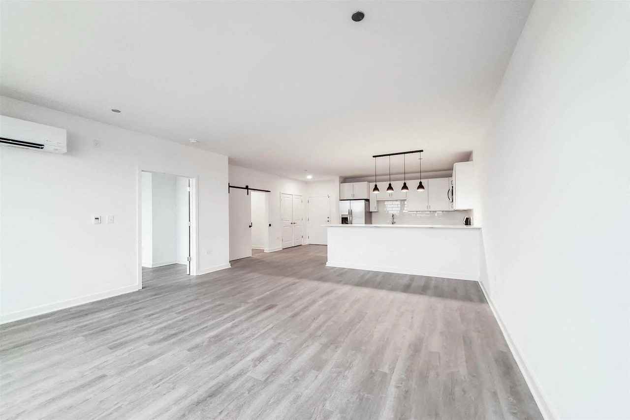 4733 North Wolcott Avenue #301 - Photo 2 of 6