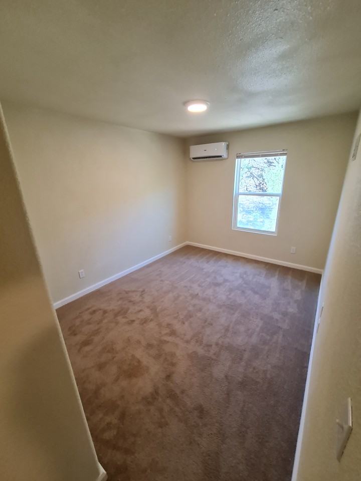 535 Oak Lawn Dr #4 - Photo 6 of 12