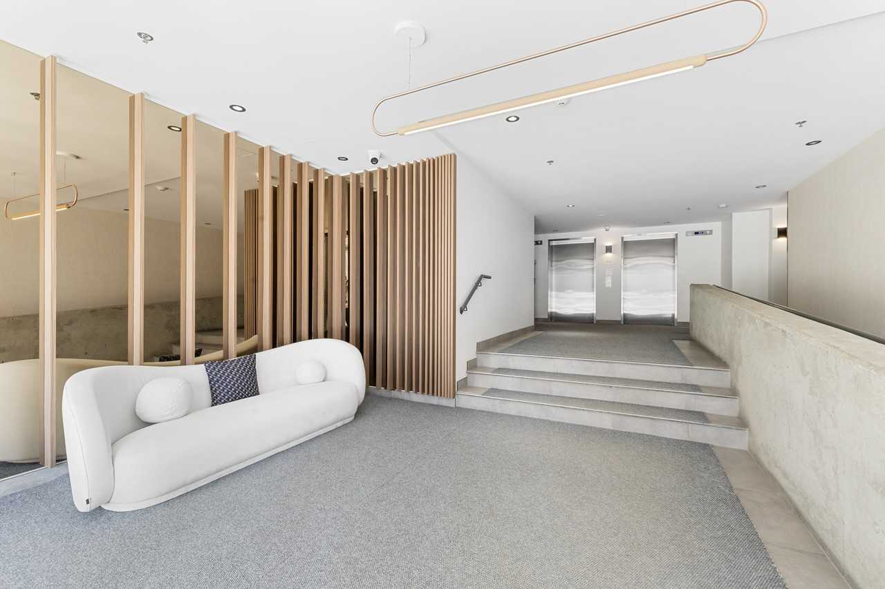 225 De la Montagne - Photo 2 of 4