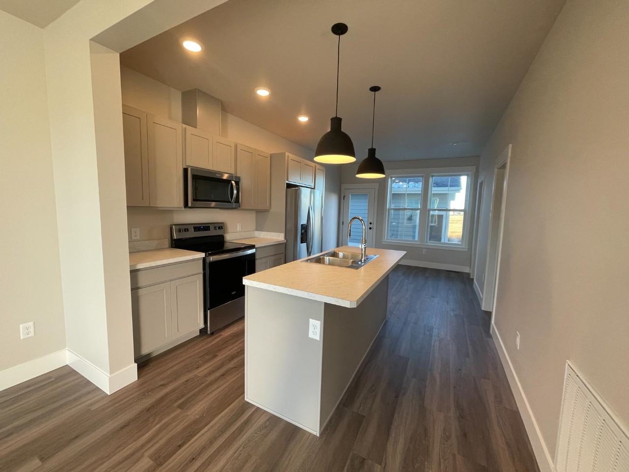 6117 Northstead Ave - Photo 6 of 11