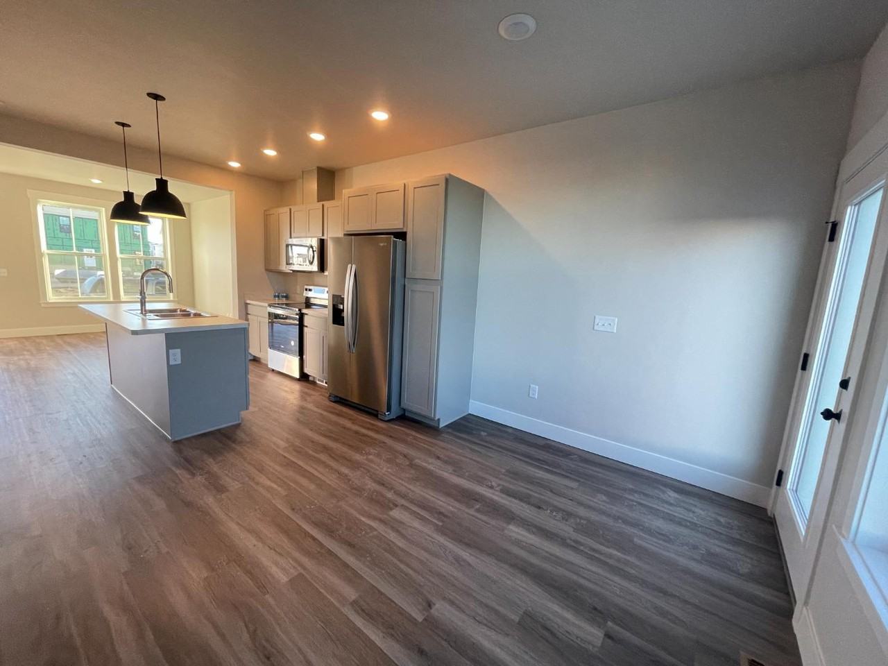 6117 Northstead Ave - Photo 4 of 11