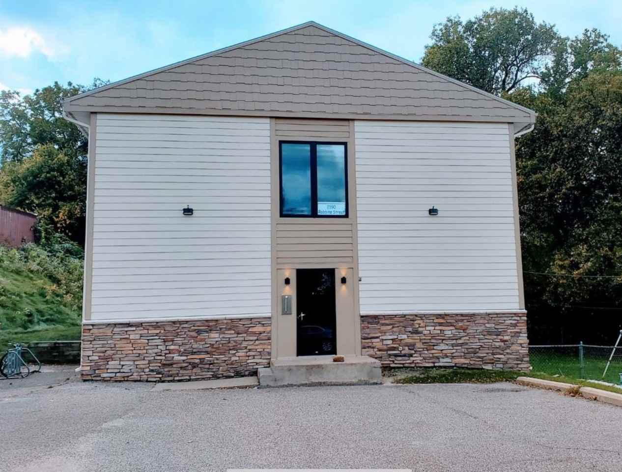 2190 Robbins Street - Photo 2 of 7