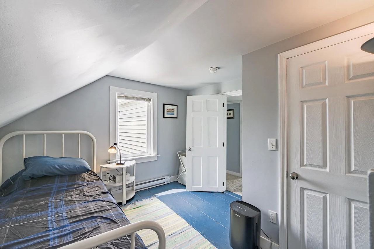 Upgraded and renovated with parking and pets ok!  Walk to Sandy Beach, Rockland Harbor and the boardwalk! - Photo 5 of 31
