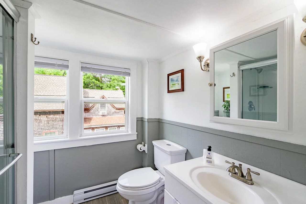 Upgraded and renovated with parking and pets ok!  Walk to Sandy Beach, Rockland Harbor and the boardwalk! - Photo 6 of 31