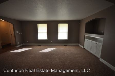 1037 Western Ct - Photo 3 of 13