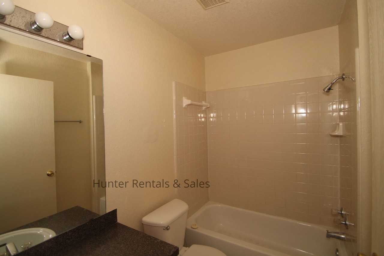 4400 Deek Dr Apt A - Photo 4 of 17