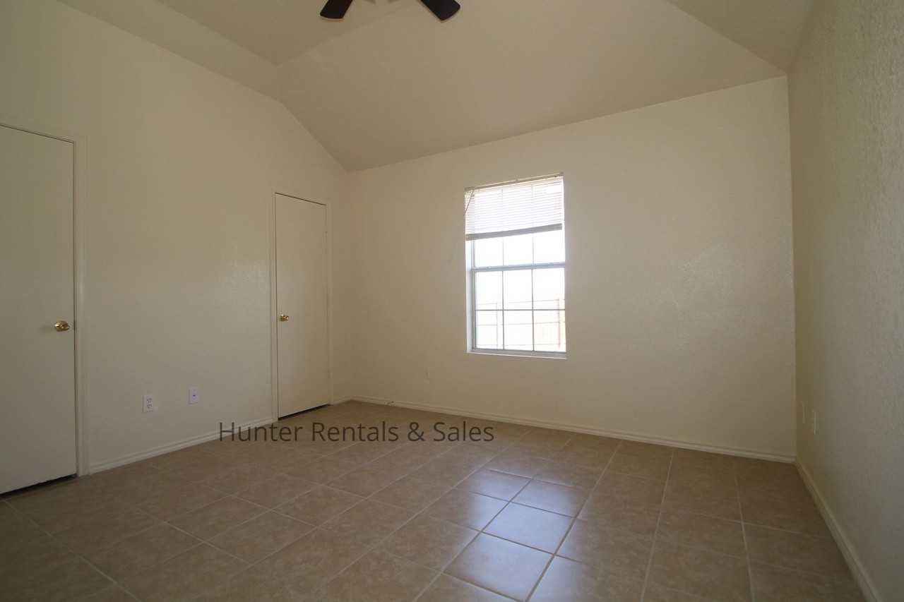 4400 Deek Dr Apt A - Photo 7 of 17
