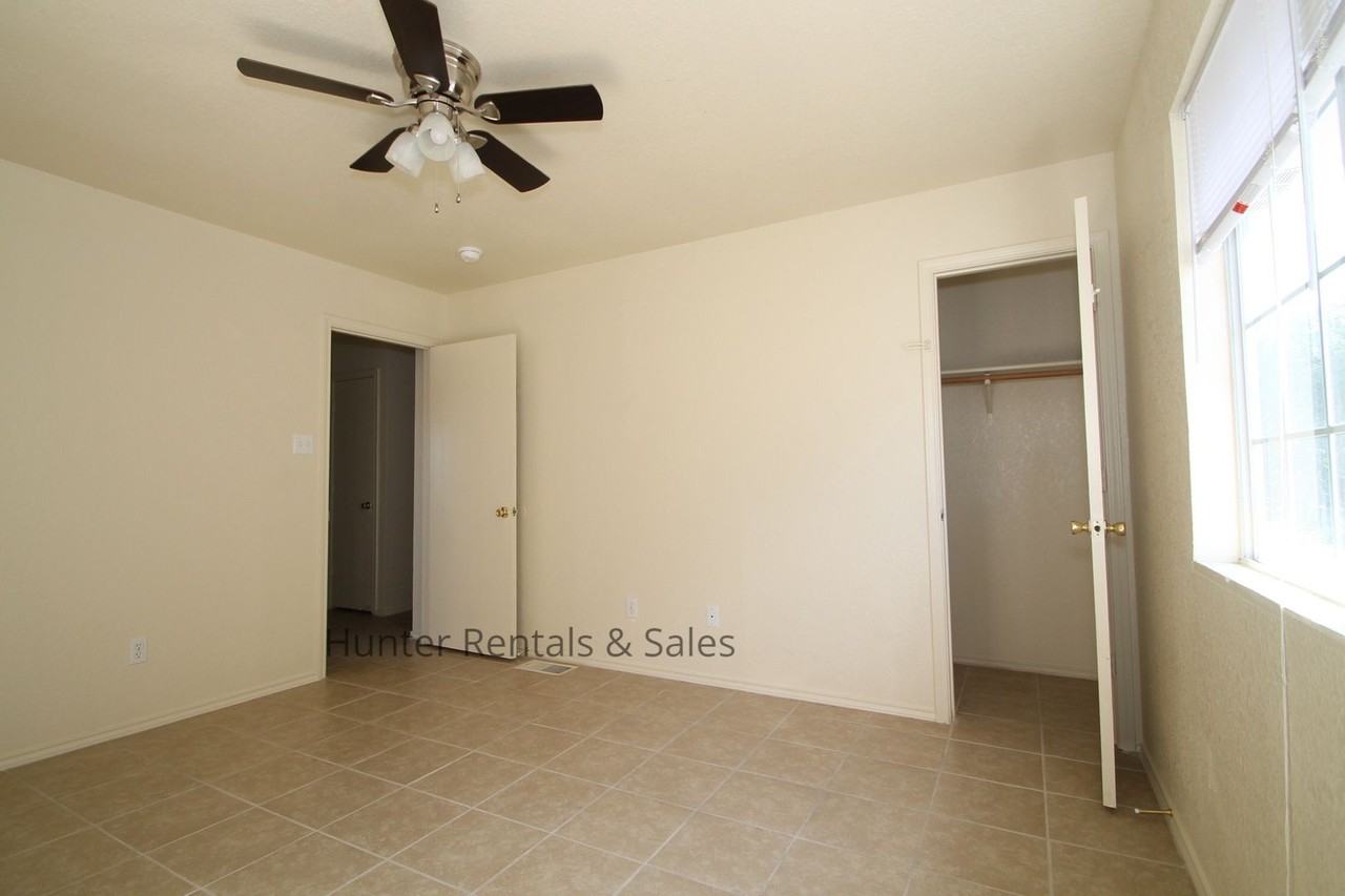 4400 Deek Dr Apt A - Photo 5 of 17