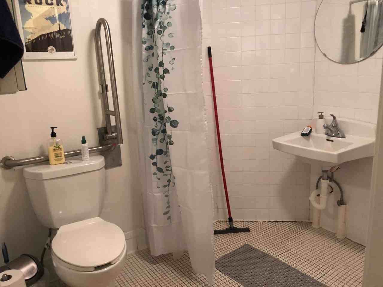 934 934 State State - 4 Bishop - Photo 3 of 9