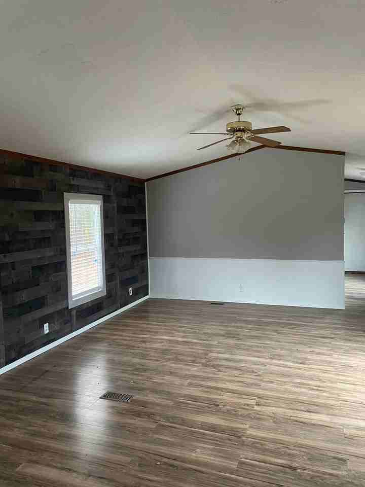 476 N Forrest Rd - Photo 2 of 8