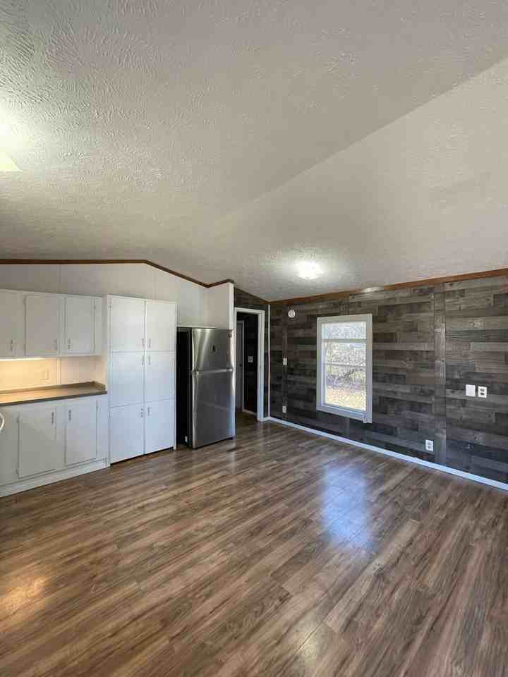 476 N Forrest Rd - Photo 3 of 8