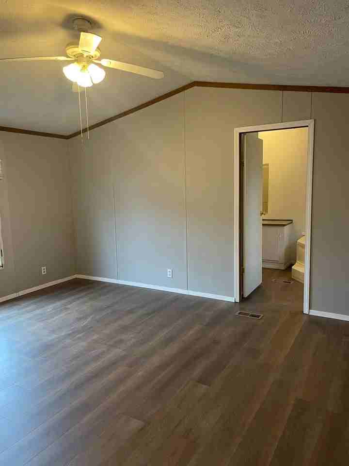 476 N Forrest Rd - Photo 5 of 8