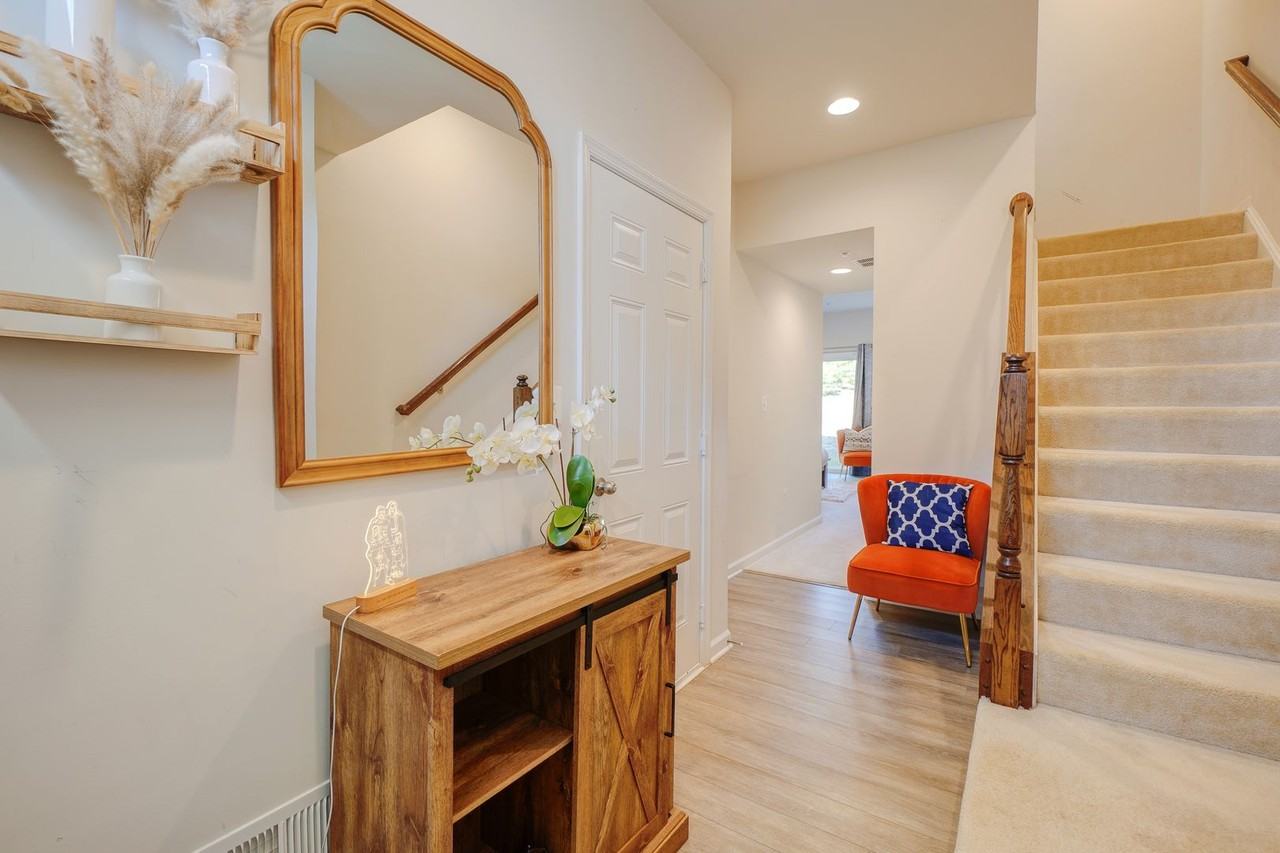 9002 Spruce Tree Ln - Photo 5 of 34