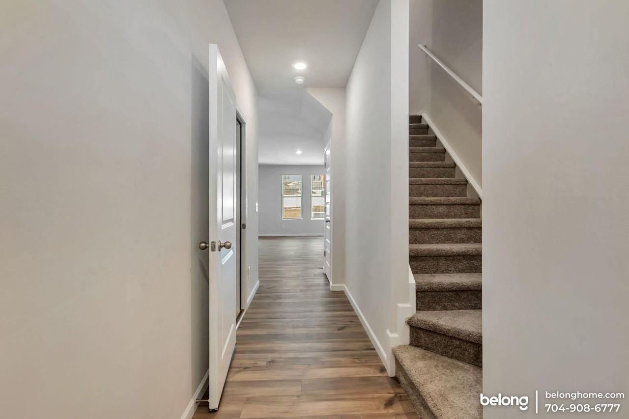 2735 Winn Mill Dr - Photo 2 of 31