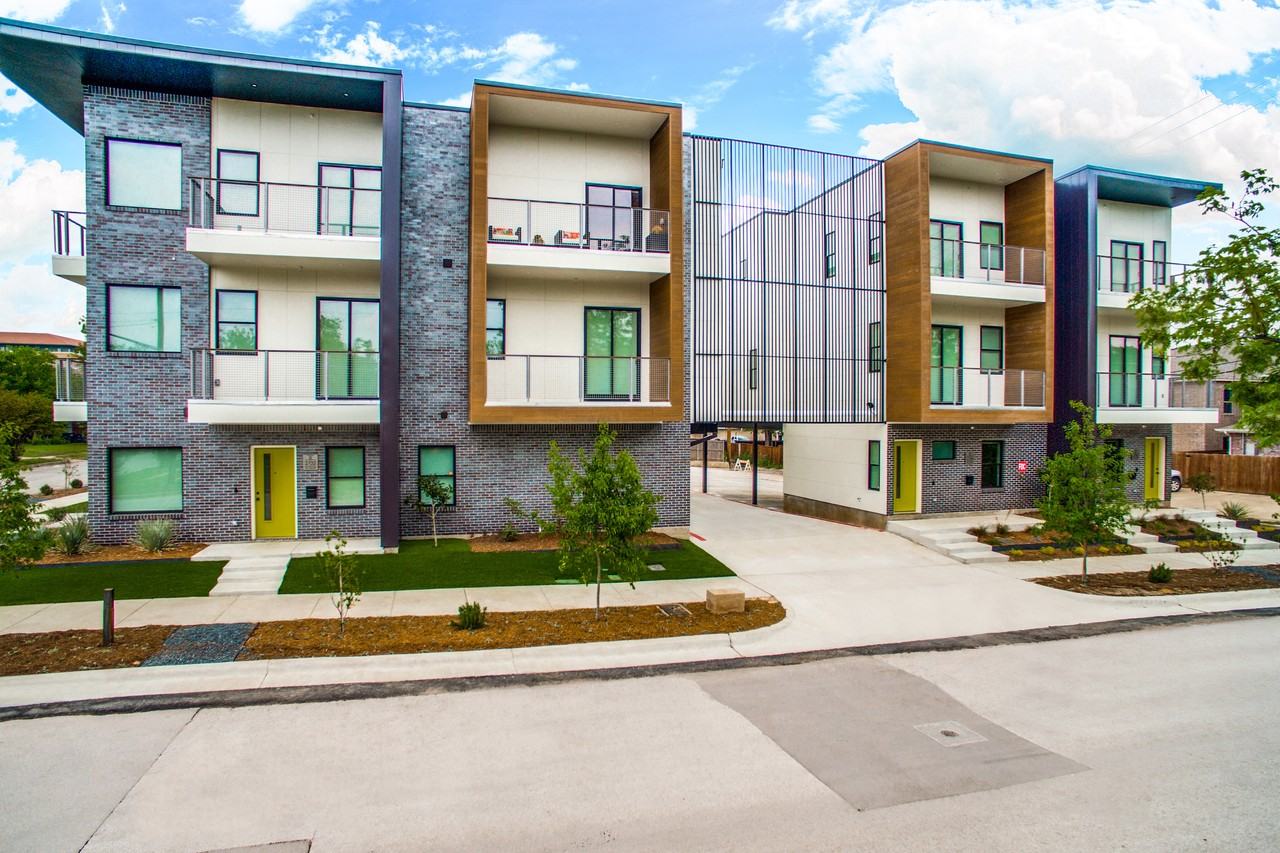 2720 West Devitt Street - Photo 4 of 11