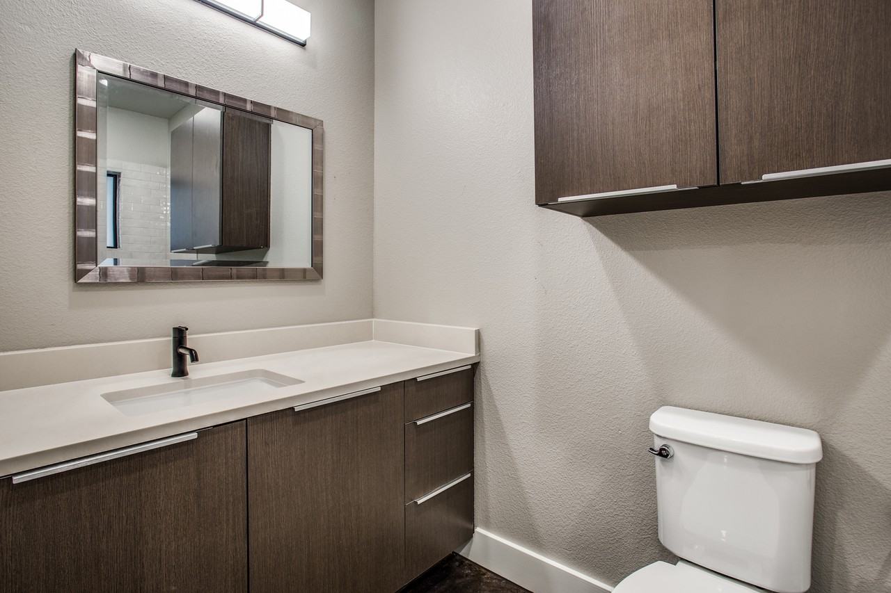 2720 W Devitt St - Photo 3 of 11