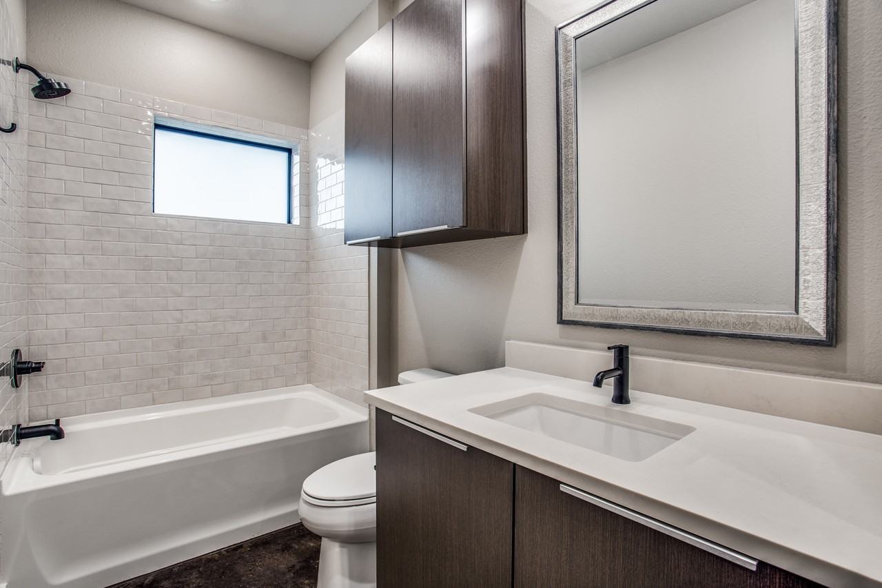 2720 West Devitt Street - Photo 3 of 11