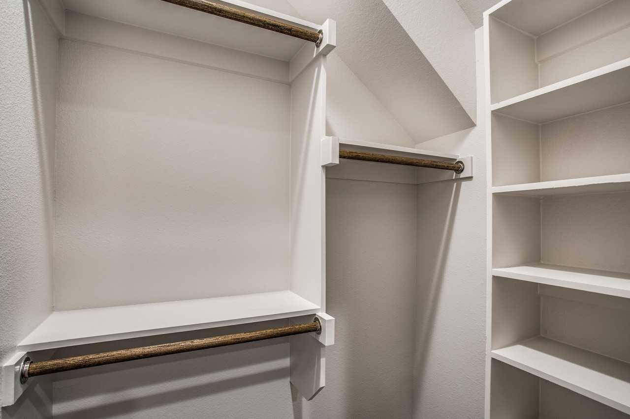 2720 West Devitt Street - Photo 5 of 11