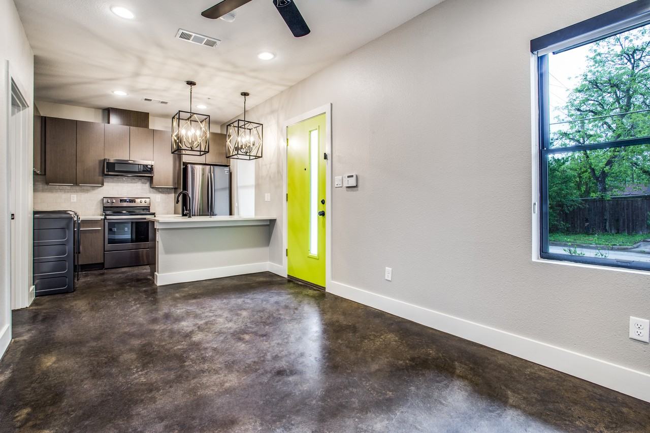 2720 West Devitt Street - Photo 6 of 11