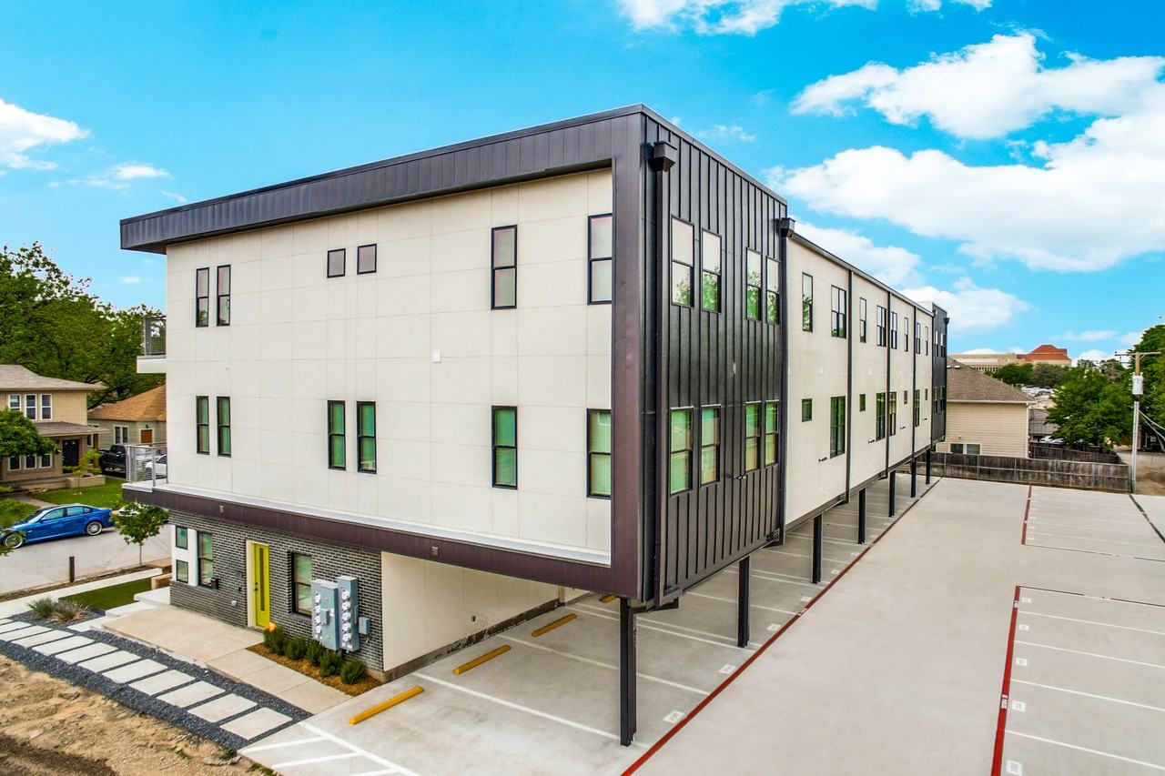 2720 W Devitt St - Photo 6 of 11