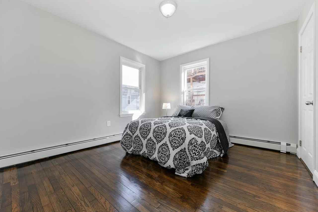 21 Rowell Streetrowell Street #3 - Photo 3 of 11