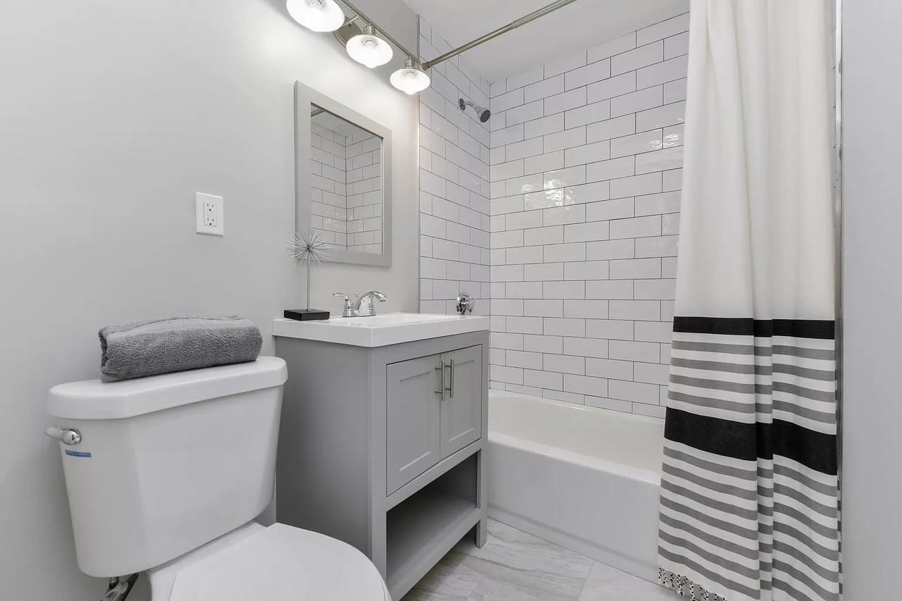 21 Rowell Streetrowell Street #3 - Photo 6 of 11