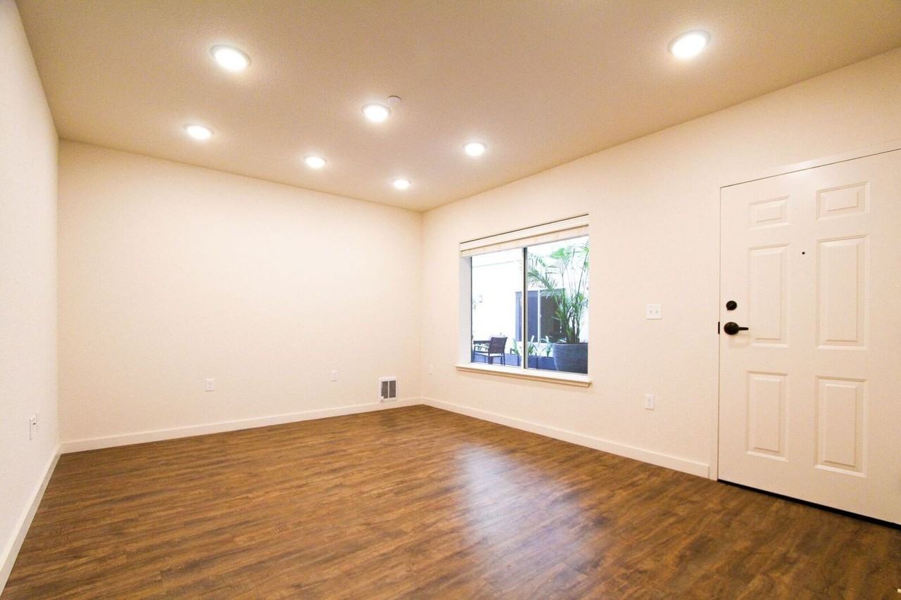 Stranda Apartments - Photo 3 of 46