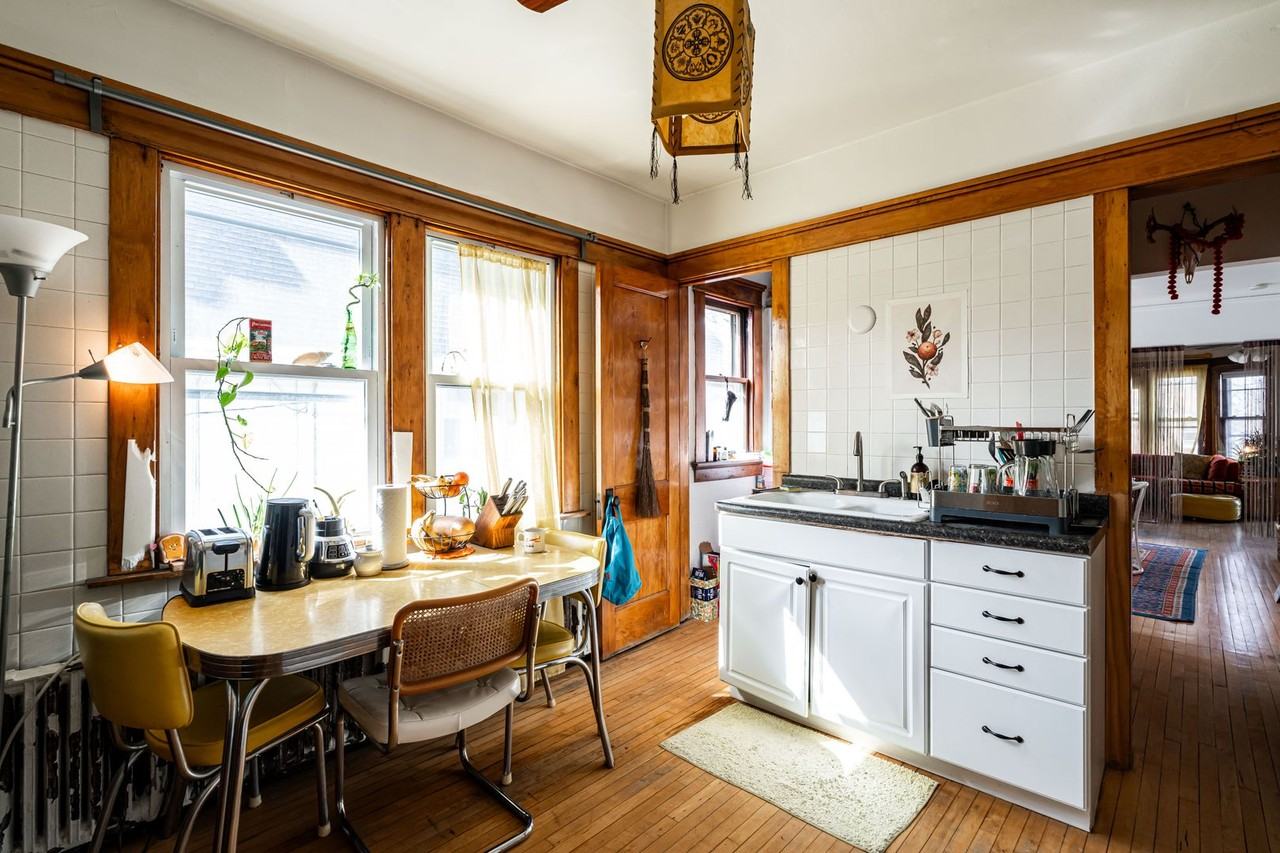 2908 N Maryland Ave - Photo 7 of 21