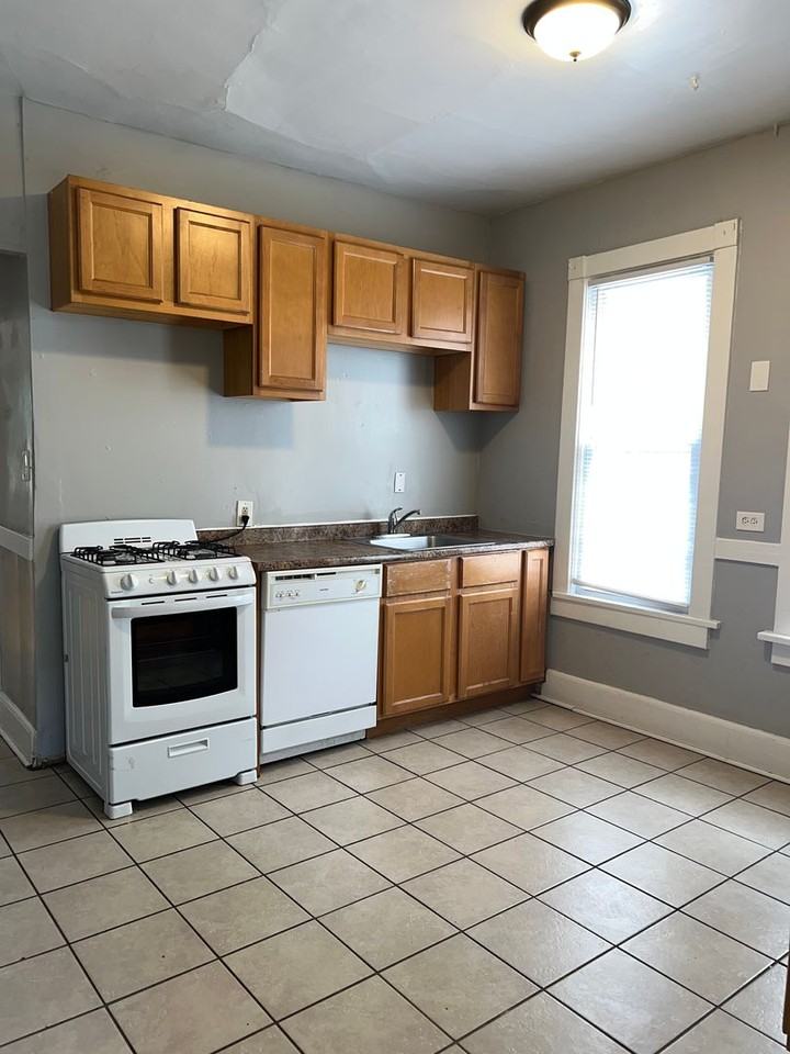 3107 N Bartlett Ave - Photo 3 of 12