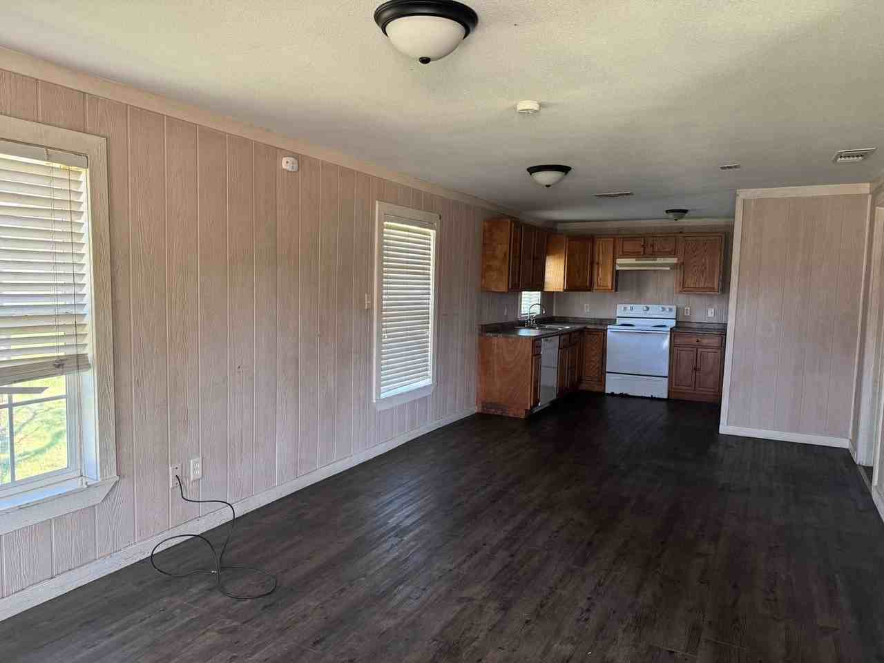2055 Broadway Ave - Photo 2 of 7