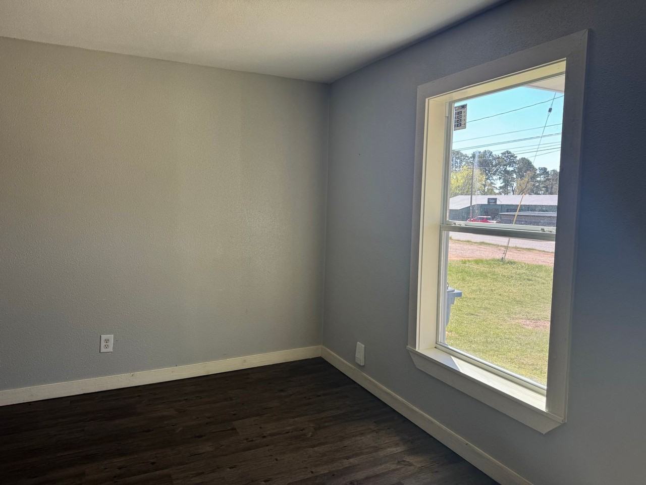 2055 Broadway Ave - Photo 3 of 7