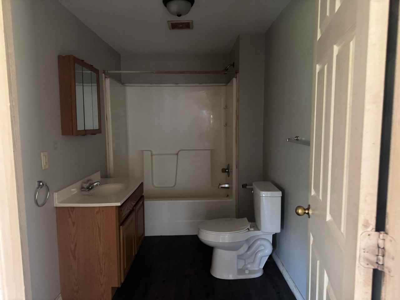 2055 Broadway Ave - Photo 4 of 7