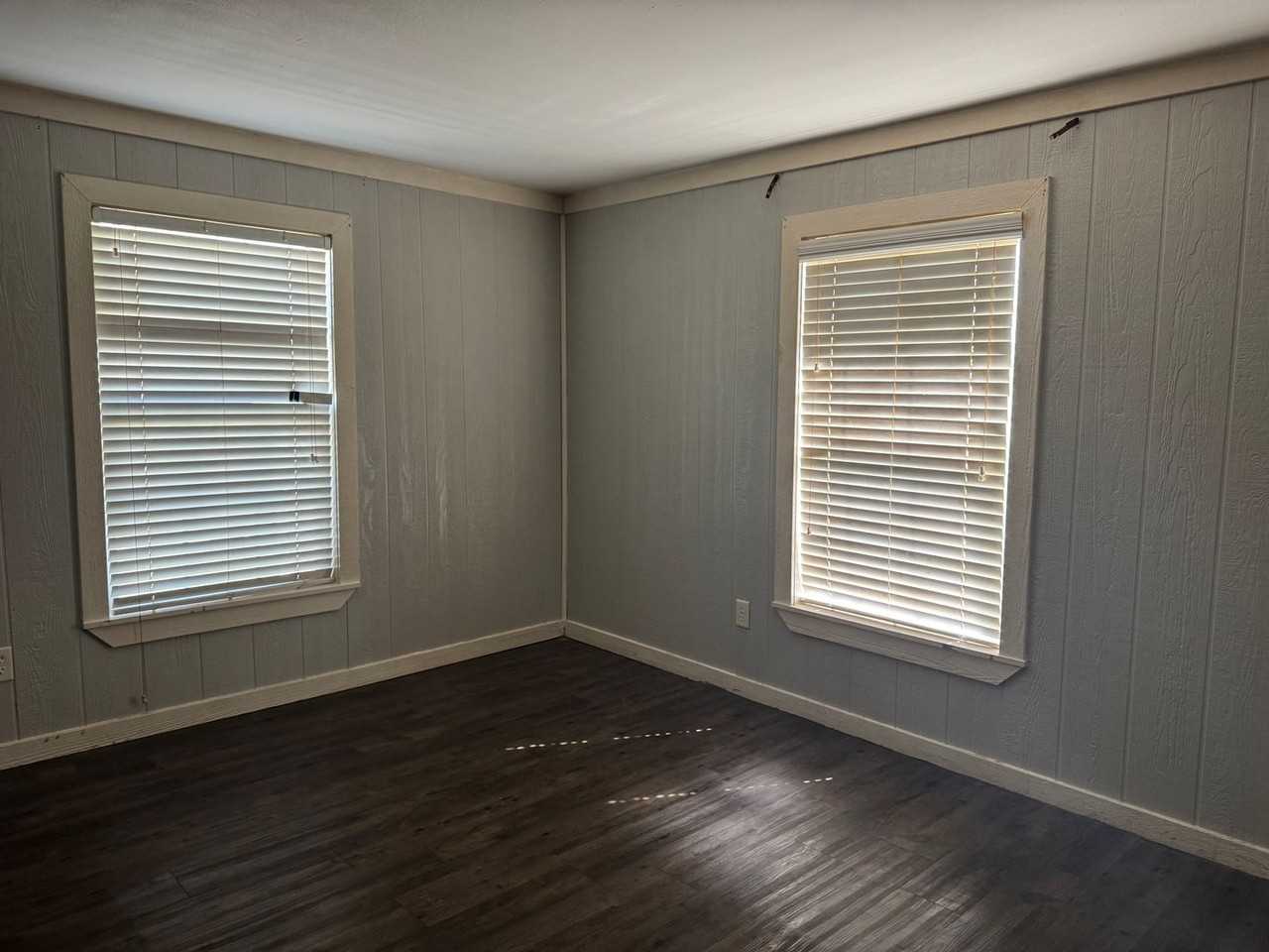 2055 Broadway Ave - Photo 5 of 7