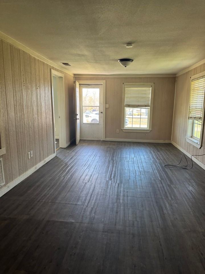 2055 Broadway Ave - Photo 6 of 7