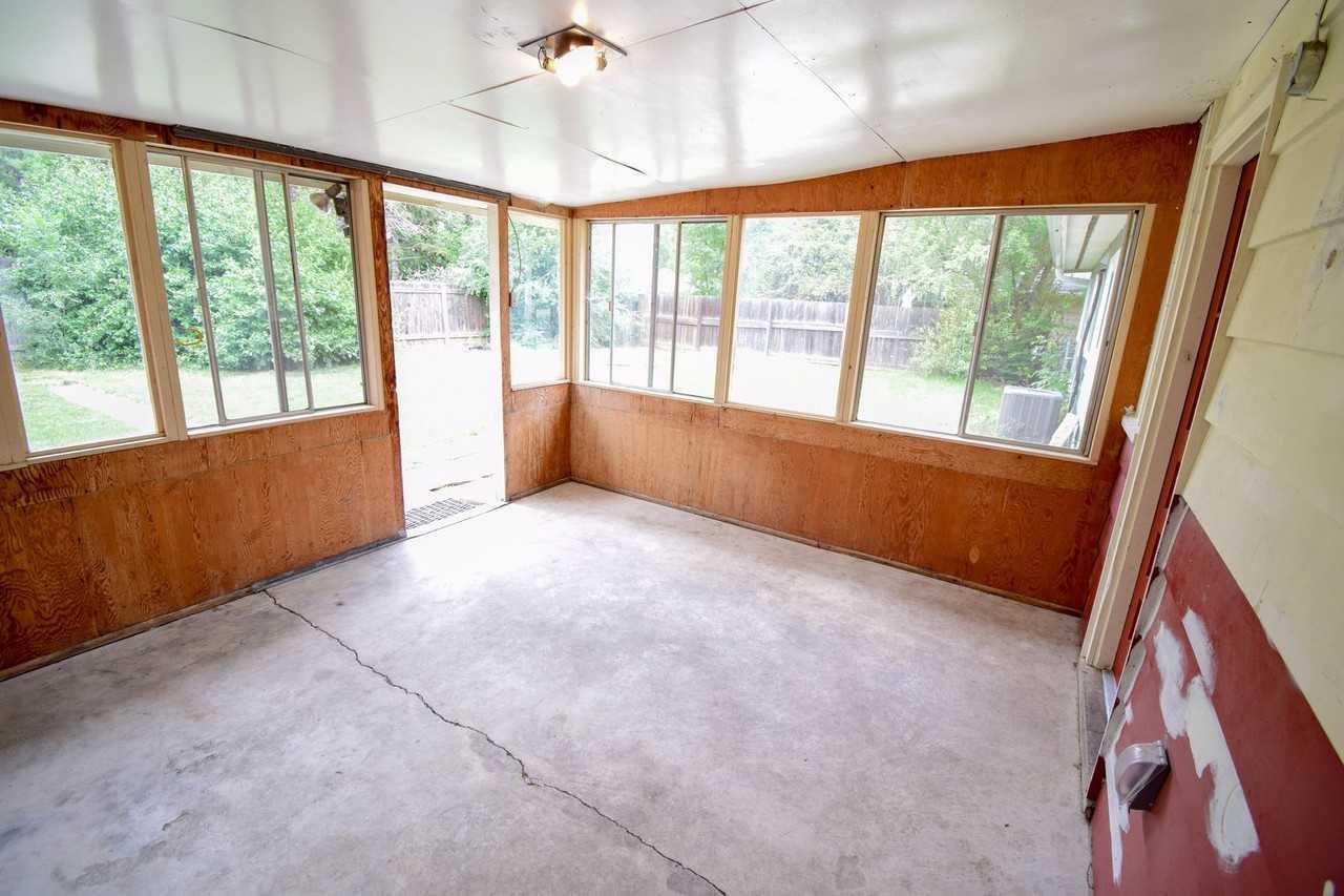 842 Juniper Ln - Photo 2 of 21