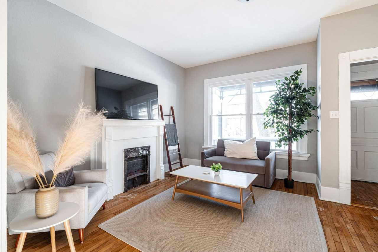 2418 N Frederick Ave - Photo 3 of 30