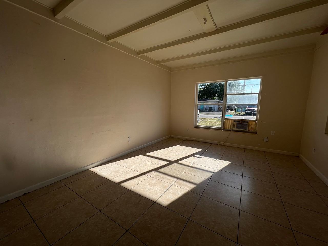 817 S 6th St - Photo 2 of 6