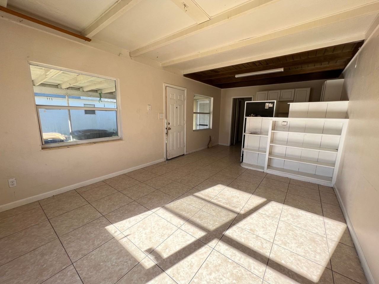 817 S 6th St - Photo 3 of 6