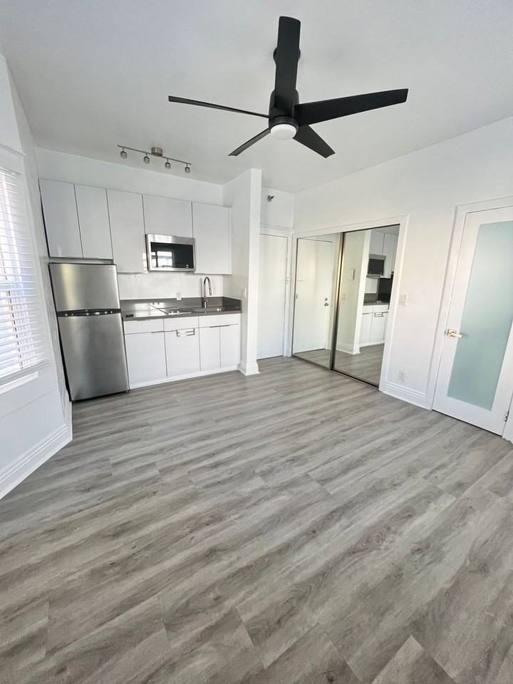 906 Pacific Ave - Photo 2 of 16