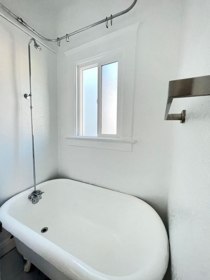 906 Pacific Ave - Photo 6 of 16