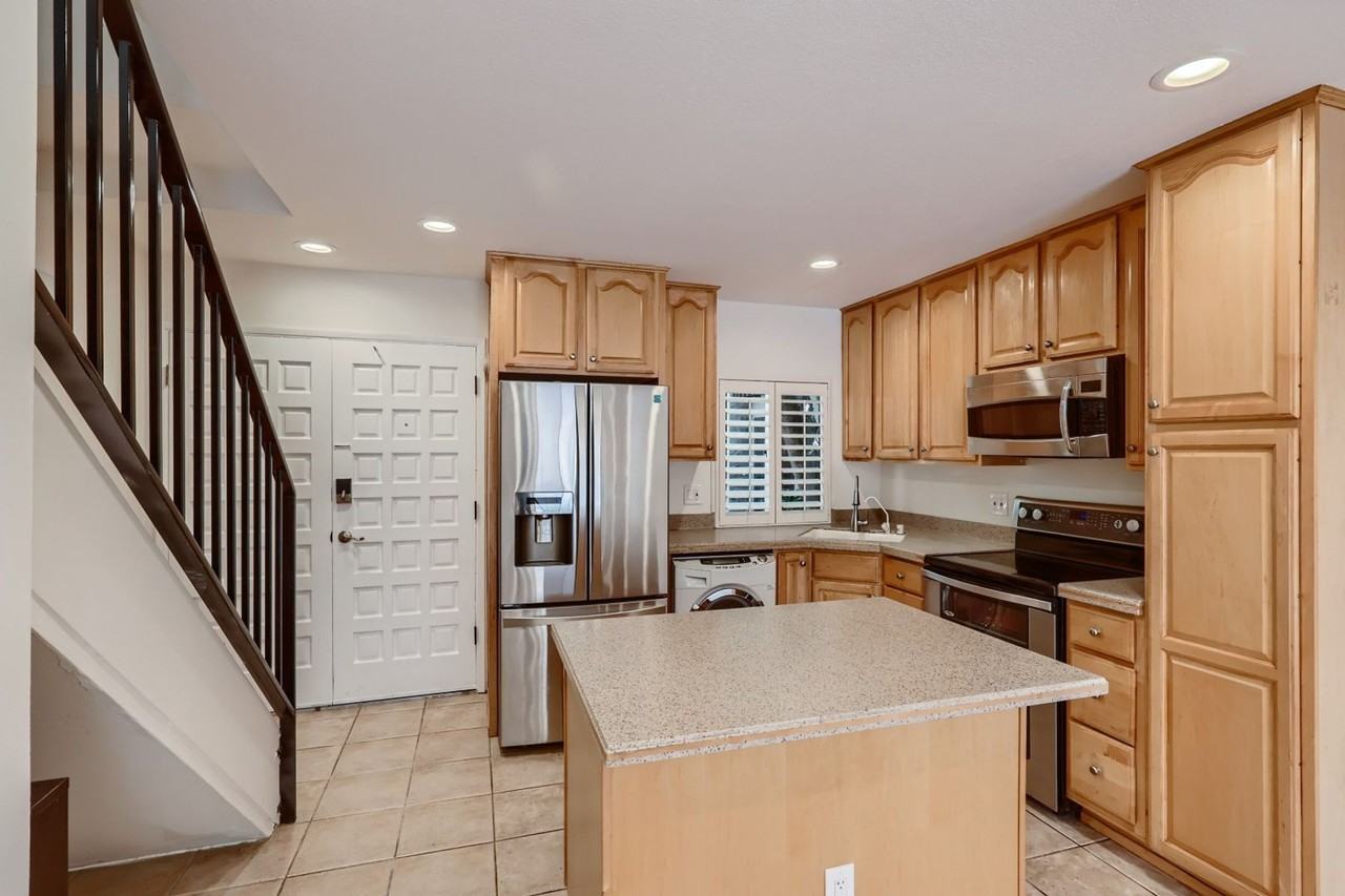 1127 Thomas Ave #10 - Photo 6 of 12