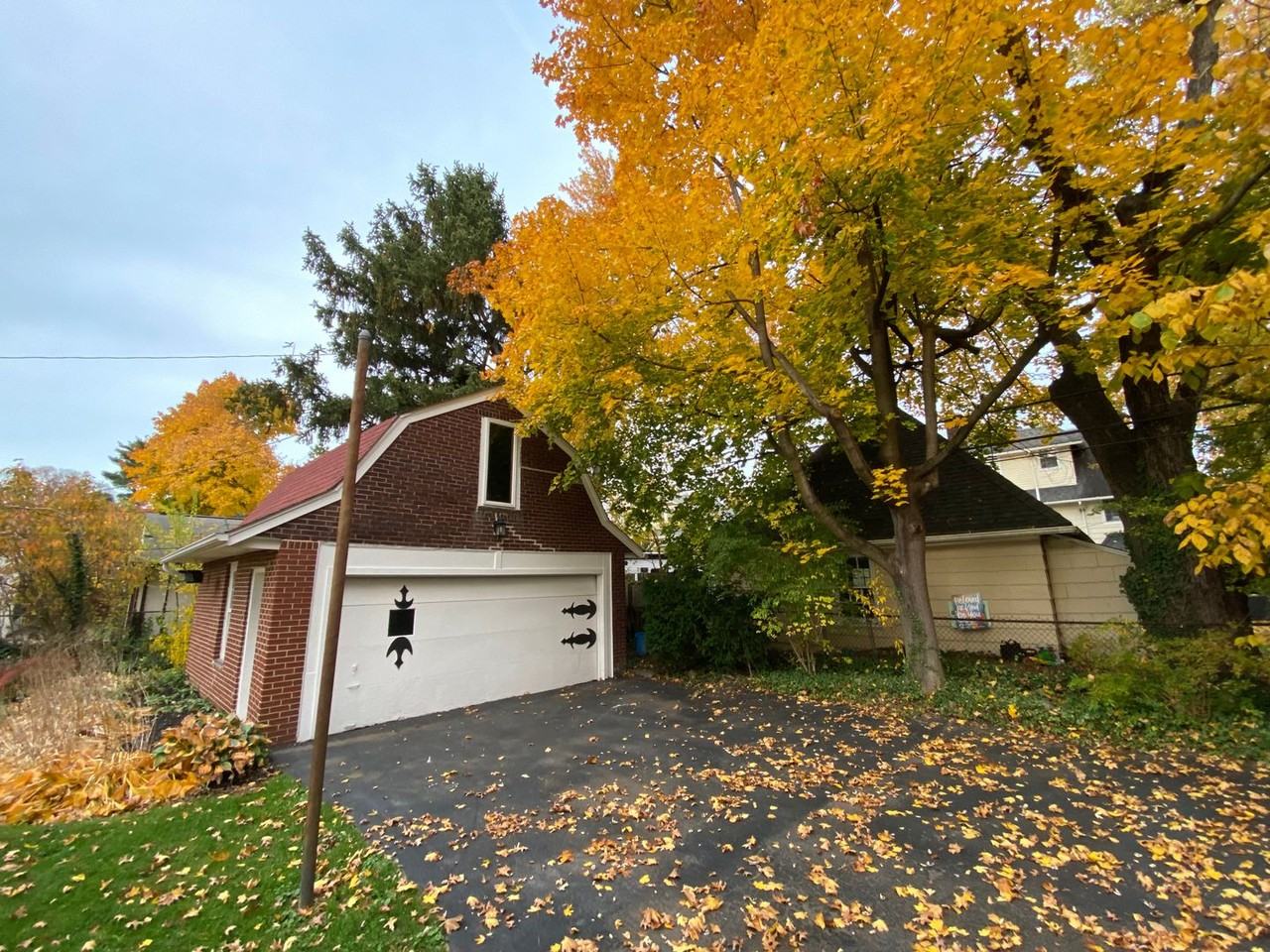 2975 Claremont Rd - Photo 2 of 37