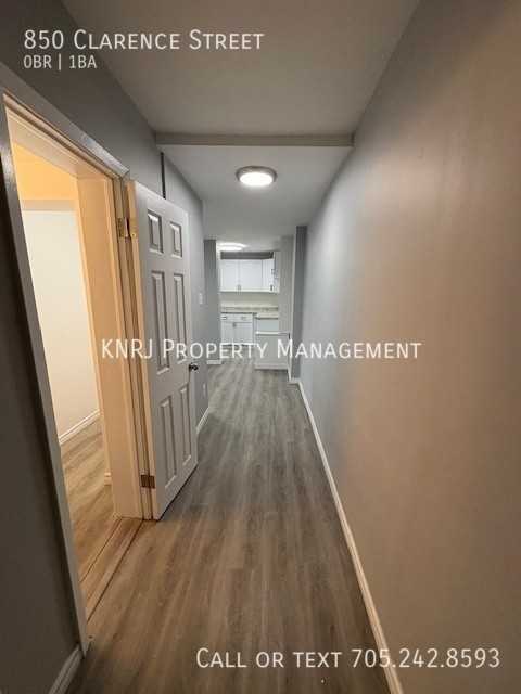 850 Clarence St - Photo 3 of 8